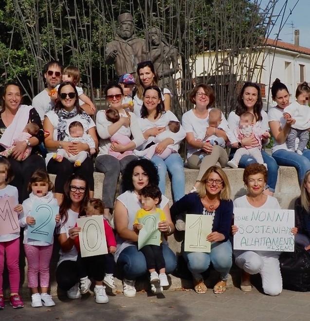 Allattamento al seno Un flash mob sul viale