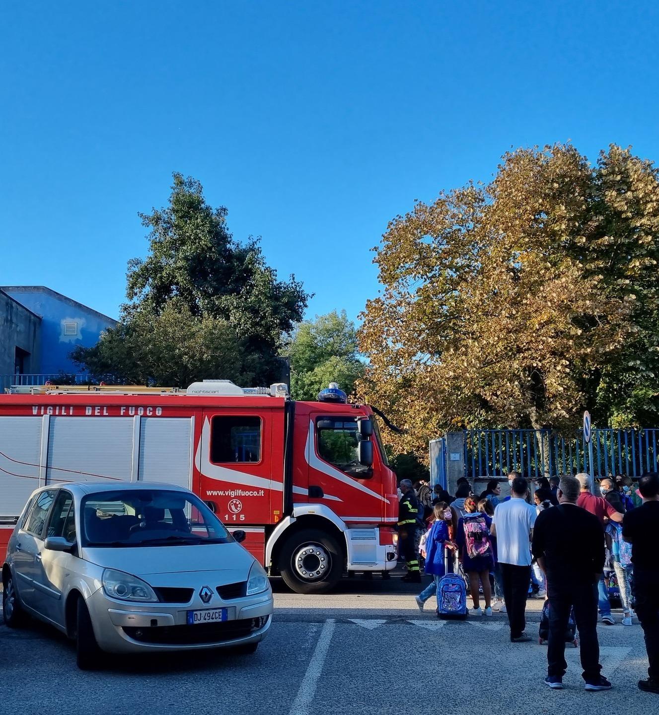 Non si trova la chiave, istituto aperto dai pompieri