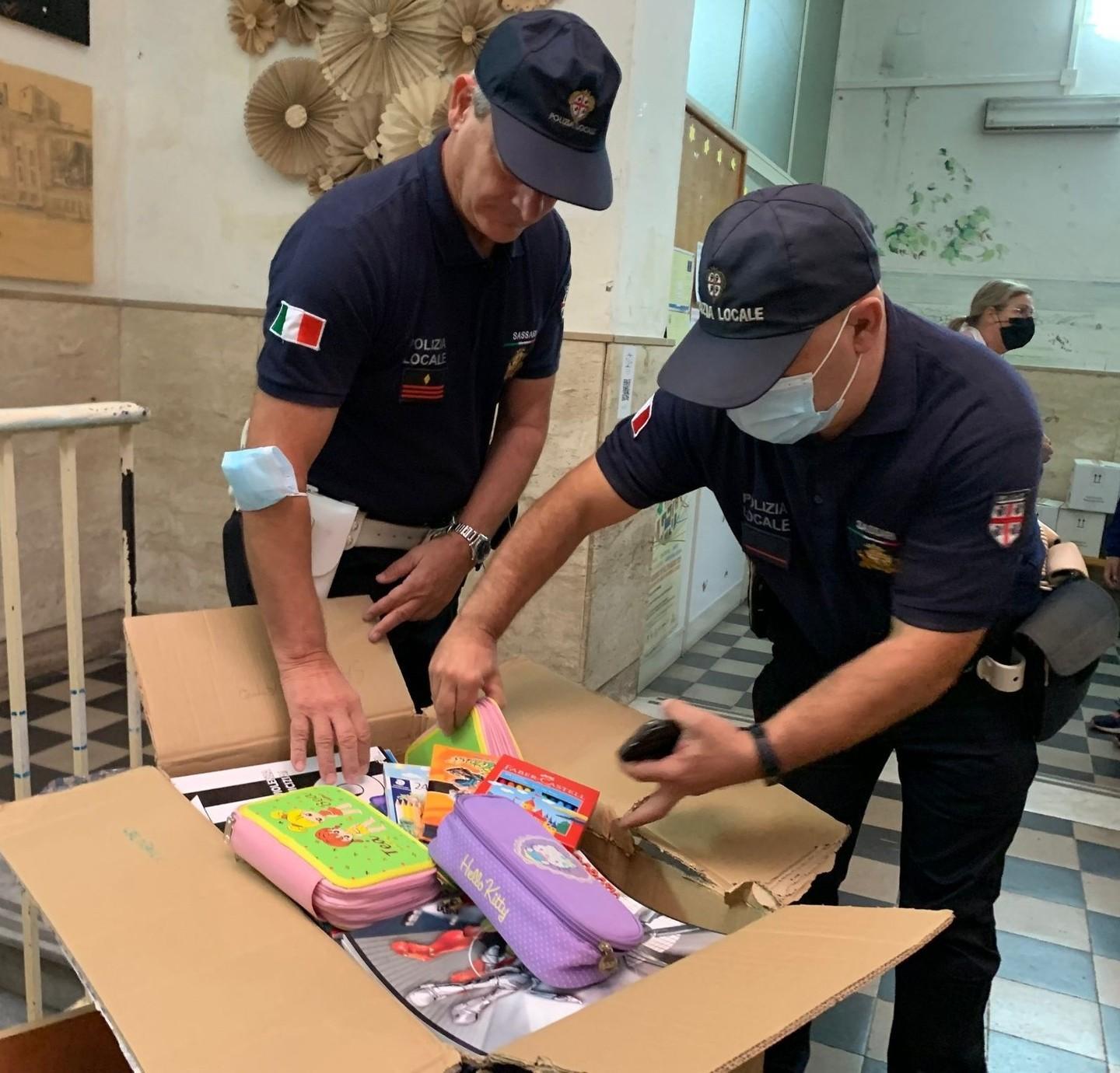 Polizia locale, una culla in dono a un bimbo afgano