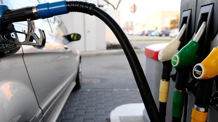 Caro benzina e gasolio, prezzi alle stelle: dove sono i distributori più cari in Toscana