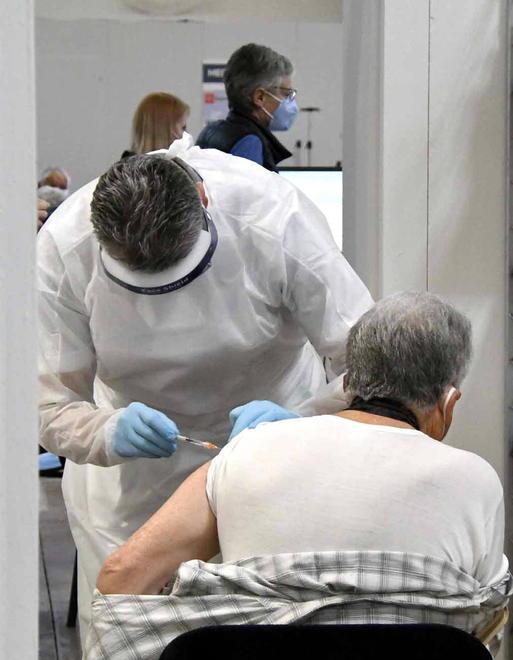 Over 80 e case di riposo, c’è la terza dose. Da oggi prenotazioni anche a Ferrara, lunedì si comincia 