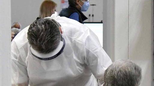Over 80 e case di riposo, c’è la terza dose. Da oggi prenotazioni anche a Ferrara, lunedì si comincia