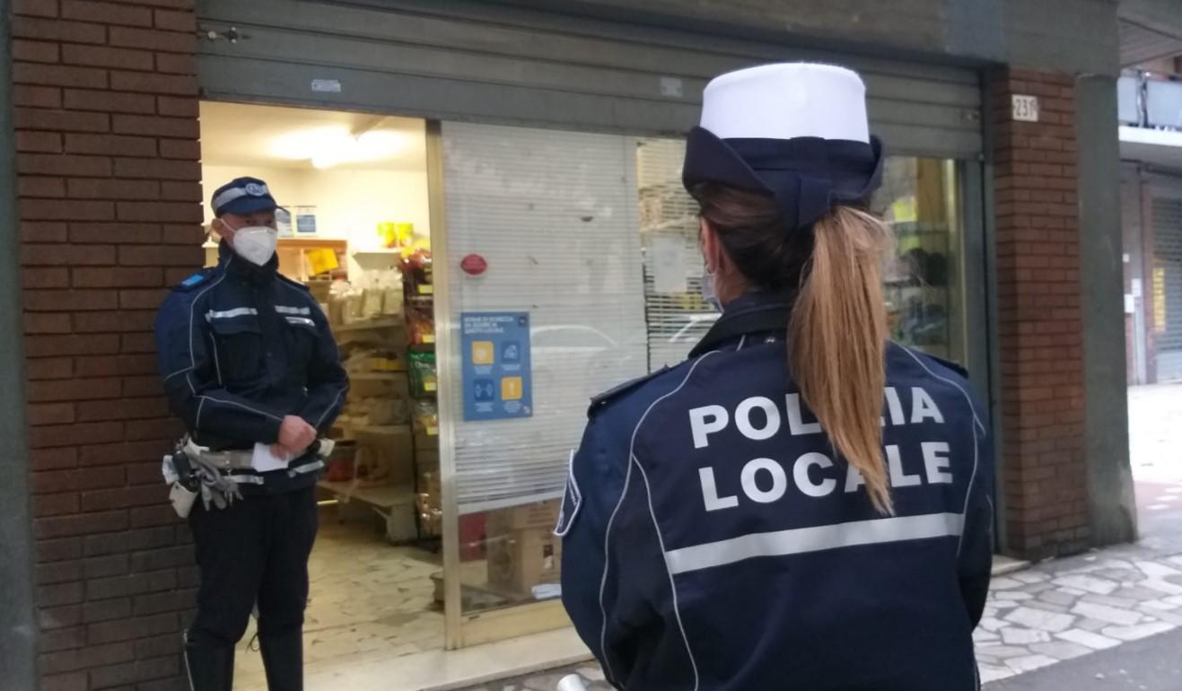 Modena, negozio viola le norme Covid: chiuso per 5 giorni