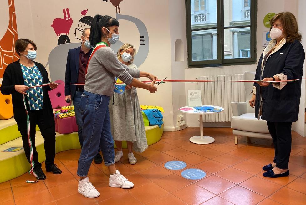 Reggio Emilia, inaugurata alla biblioteca Panizzi una postazione per l’allattamento 