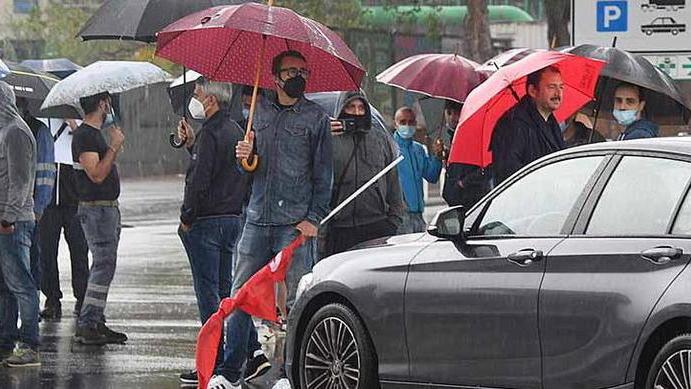 Anche il sindaco al corteo I lavoratori: azioni, non parole