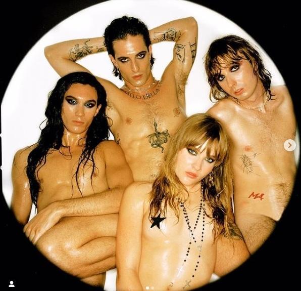 I Maneskin posano nudi per lanciare “Mammamia”