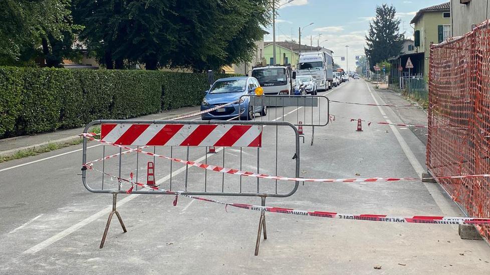 «L’uomo era affacciato fuori dal finestrino a guardare una ruota»