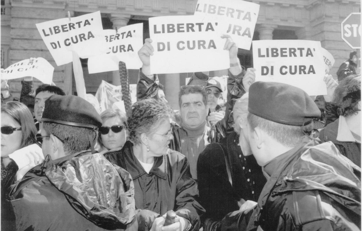 «Mio padre curato da Di Bella: lui morto, noi finiti in miseria» 