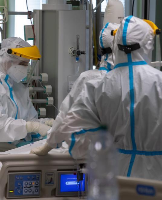 Morto “no vax”, si curava guardando internet. La procura indaga per omissione di soccorso 