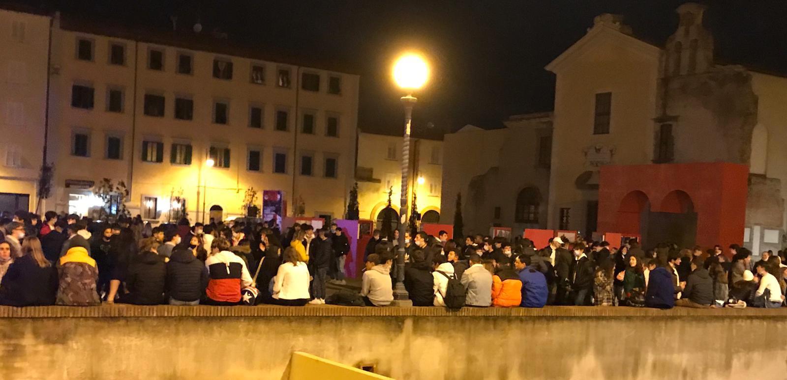 Movida, il sindaco: «Quel caos va fermato». Ma teme già che non funzionerà 