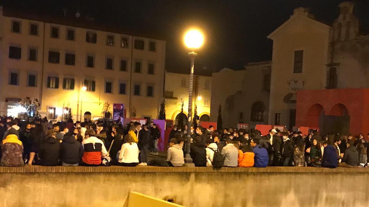 Movida, il sindaco: «Quel caos va fermato». Ma teme già che non funzionerà