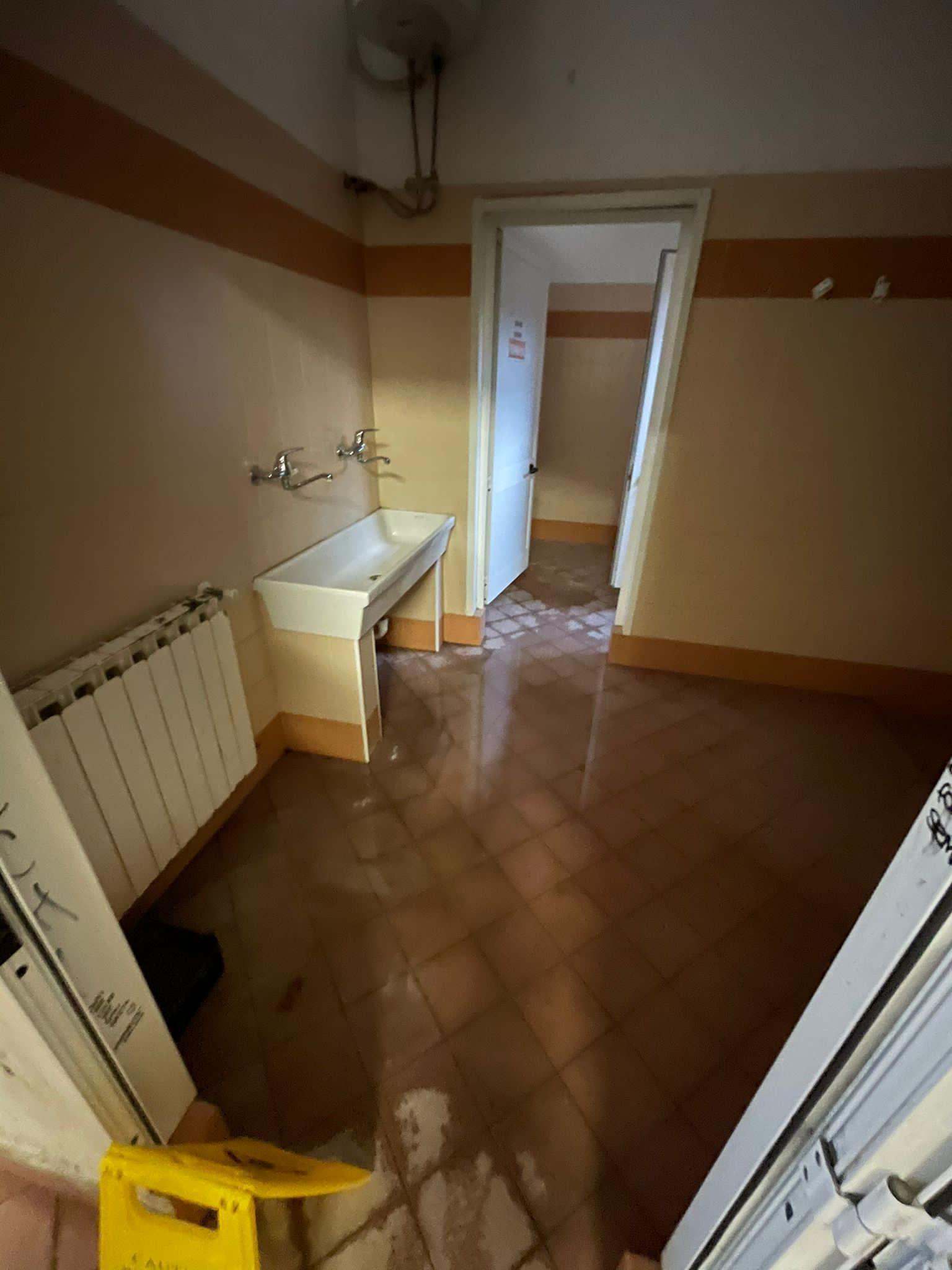 Palestra nel degrado e aule allagate al liceo 