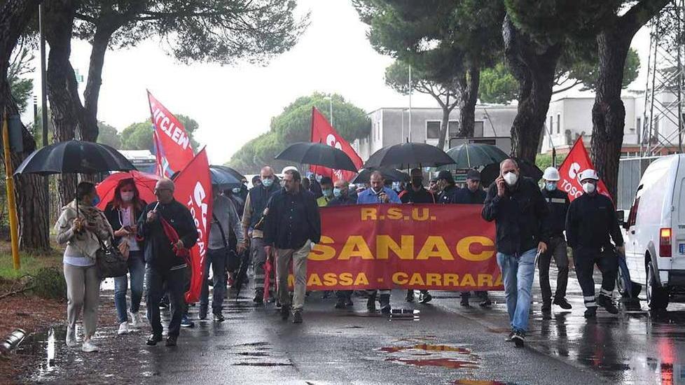 Il corteo dei lavoratori Sanac mercoledì mattina