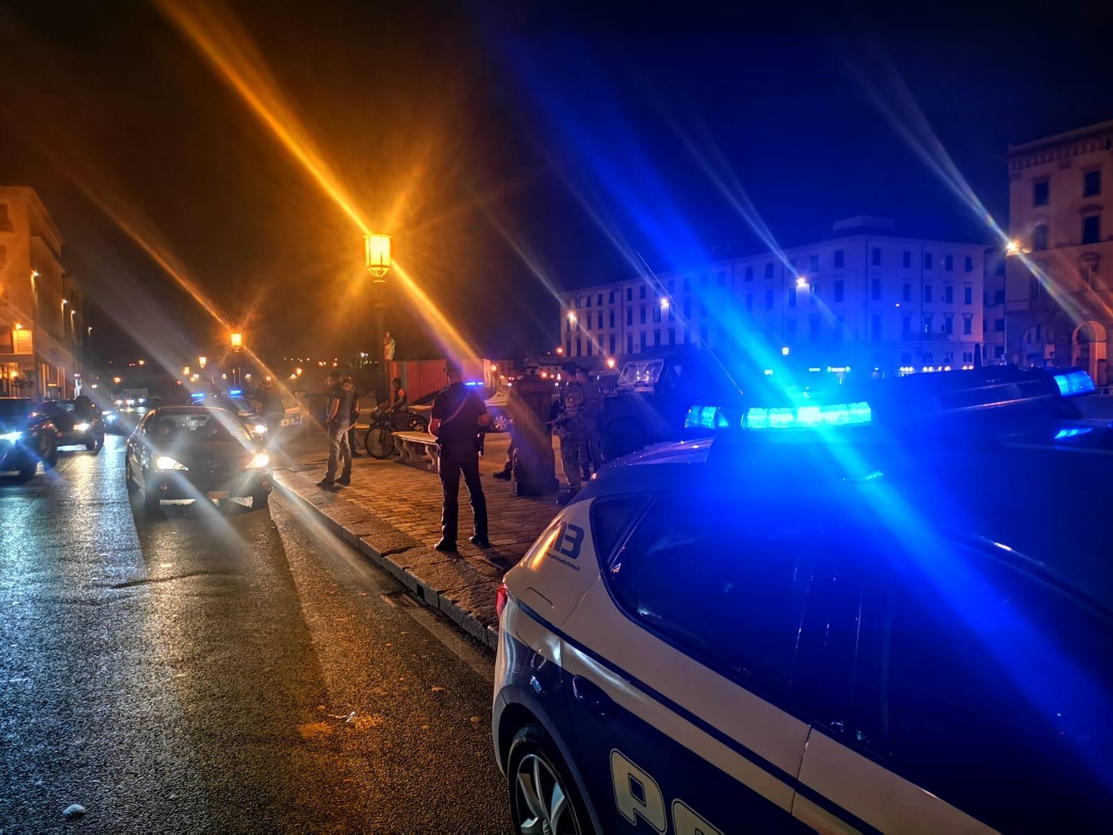 I controlli della polizia di Stato in piazza della Repubblica (foto d'archivio)
