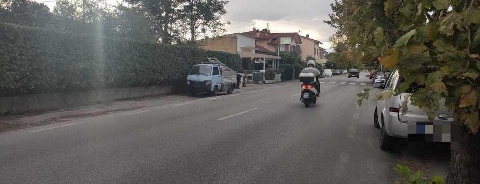 Via Aurelia attraversa tutto il quartiere di Bicchio, densamente popolato di residenti e di attività commerciali