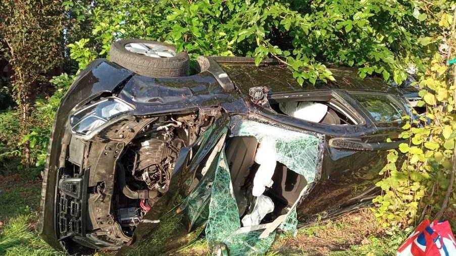 Rio Saliceto, finisce fuori strada e resta incastrato in auto Grave un 46enne