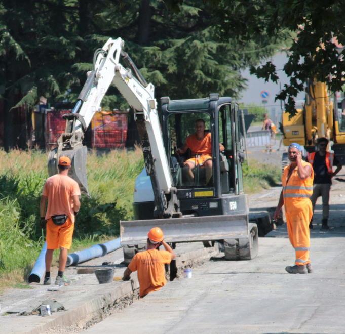 Partono i lavori di Gaia per le fogne a Vittoria Apuana