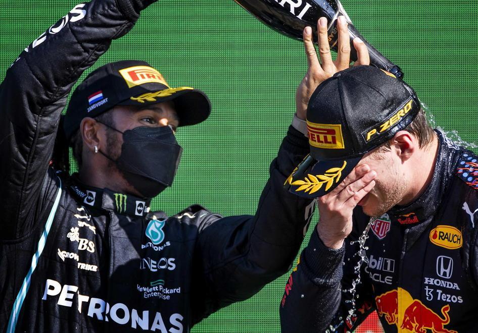 Il duello tra Verstappen e Hamilton ricomincia sulla pista della Turchia 
