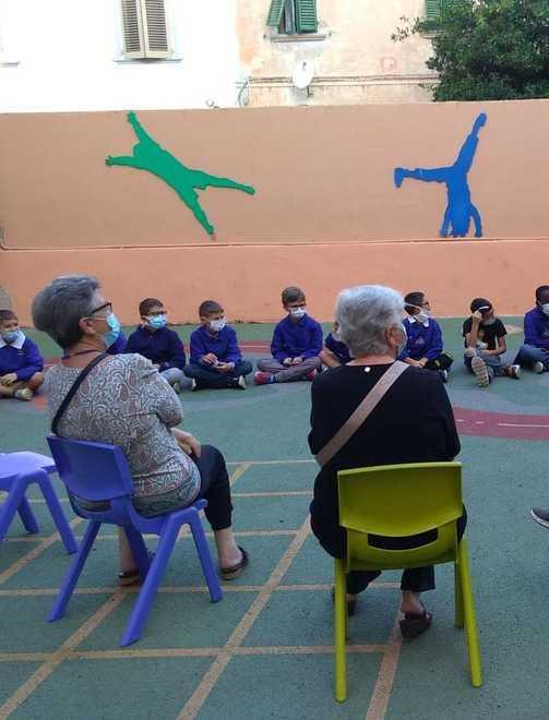 Una giornata a scuola insieme a nonni e nonne Tra giochi e “interviste”
