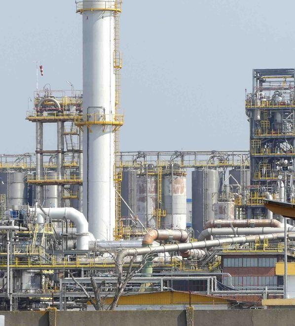 «Chimica, innovare evitando le chiusure per salvare ambiente e polo di Ferrara» 