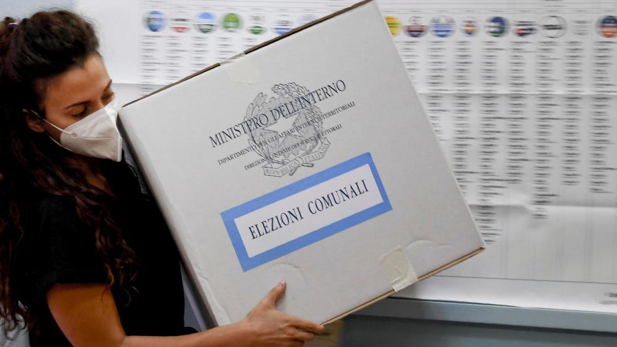 La Sardegna al voto: urne aperte in 98 comuni, a Olbia la sfida più attesa 