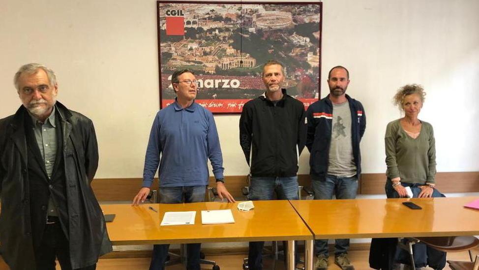 Cgil e Cobas: «Al Teatro Verdi ritmi pesantissimi di lavoro»