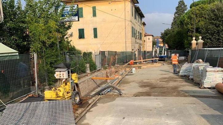 Lavori in via Volterrana, la sindaca: «Riaperta una corsia a fine mese»