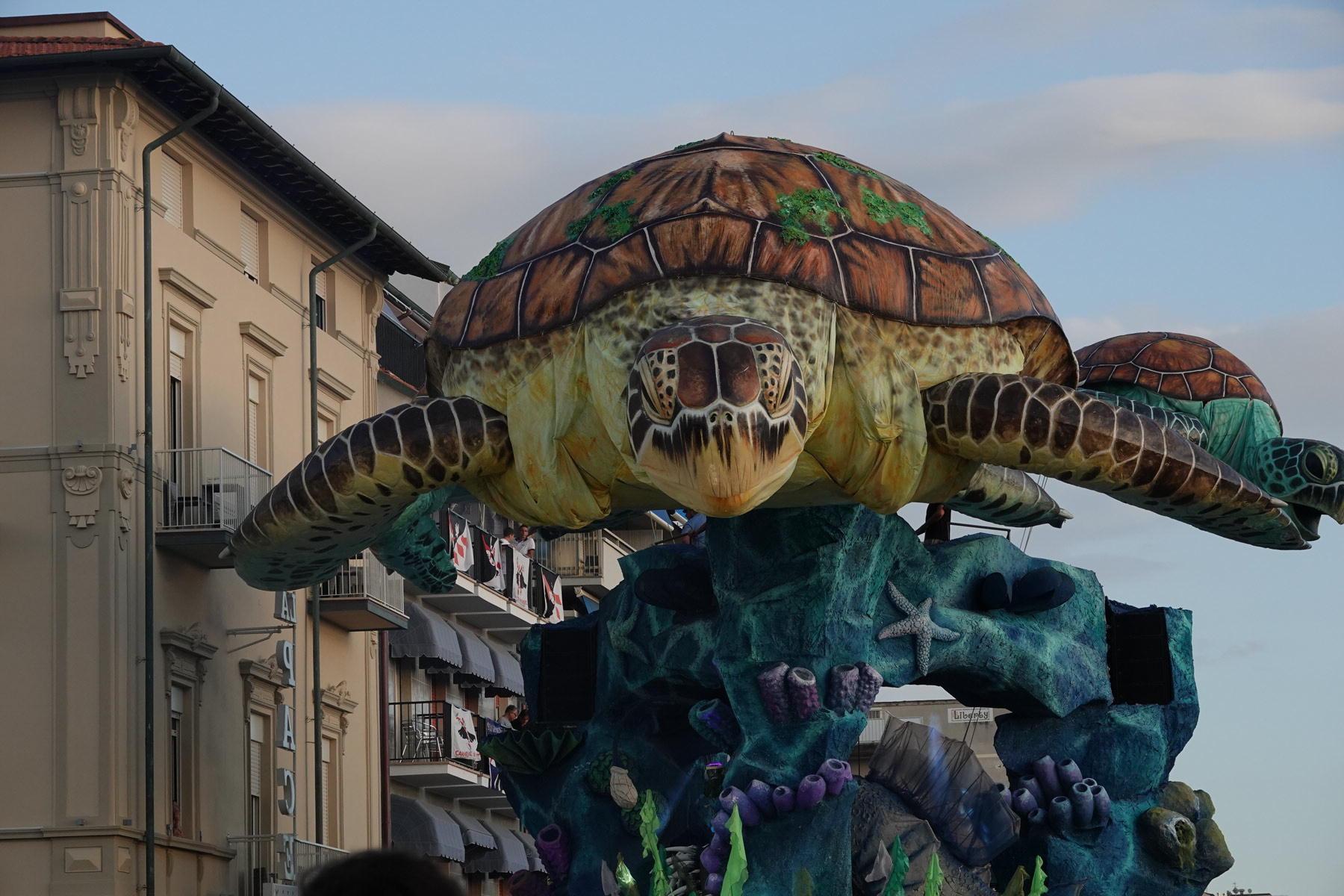 Bertozzi e le sue tartarughe vincono il Carnevale di Viareggio