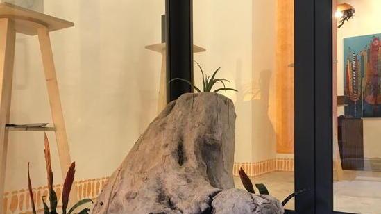 Ladri nel fondo-galleria, rubata una scultura