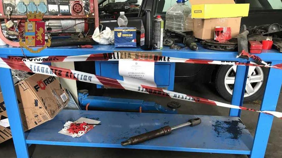 Attrezzature sequestrate dalla polizia stradale