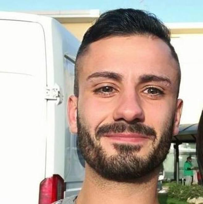 Parà trovato morto in caserma, tra gli imputati un rosignanese