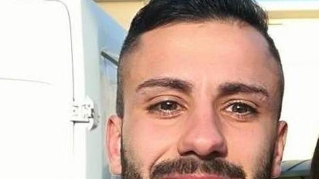 Parà trovato morto in caserma, tra gli imputati un rosignanese