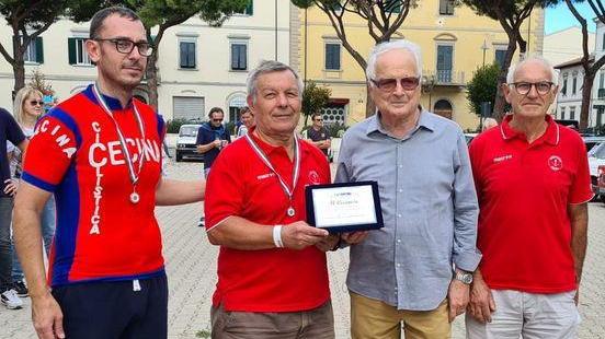 Direttore sportivo da 53 anni Mario Scali premiato dai Veterani