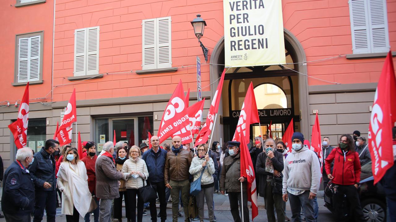 Assalto alla Cgil di Roma: dura condanna da Reggio Emilia: "Un attacco alla democrazia". Landini: "Non ci fanno paura"