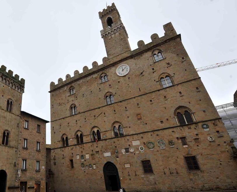 Il Comune assume ancora, concorso per un addetto agli archivi volterrani 