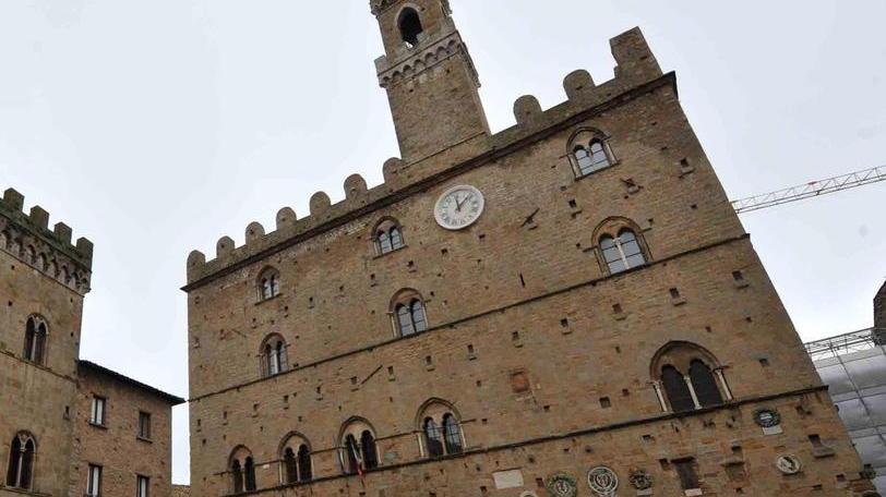 Il Comune assume ancora, concorso per un addetto agli archivi volterrani