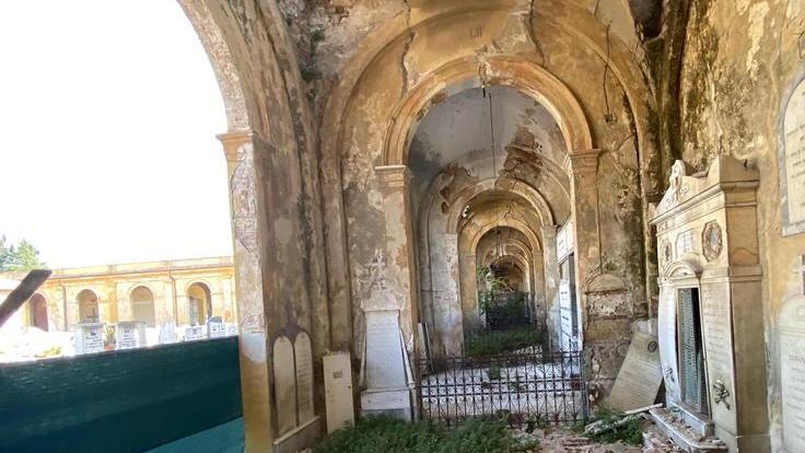Lavori da 145mila euro contro i crolli e il degrado nel cimitero