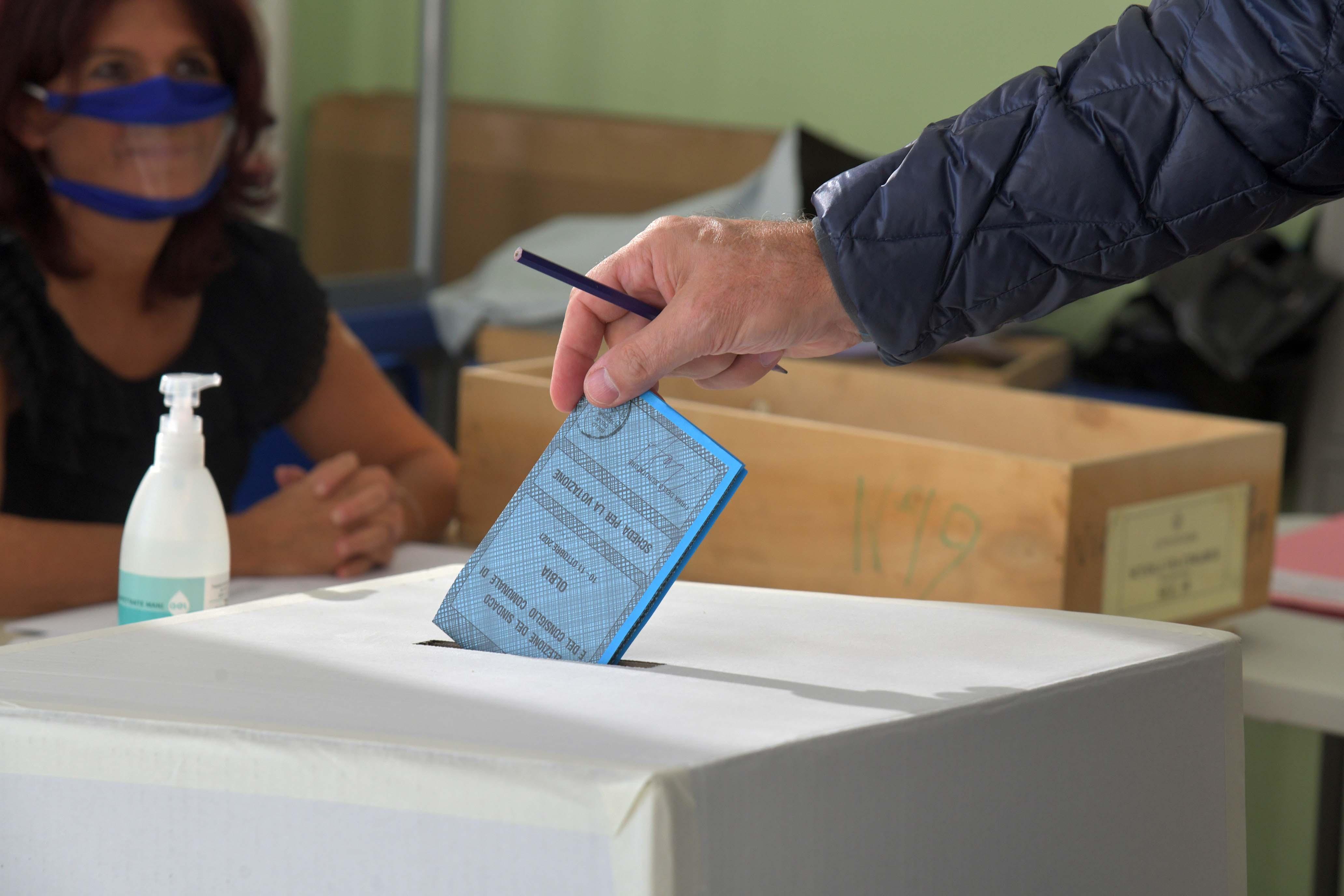 Elezioni comunali, i sindaci eletti a urne ancora aperte nel Sud Sardegna