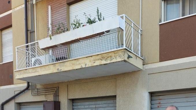 Sassuolo, fumo invade la cucina, salvata dal vicino