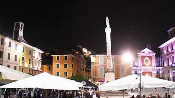 Residenti stufi di degrado e violenze In arrivo controlli anche dentro i locali