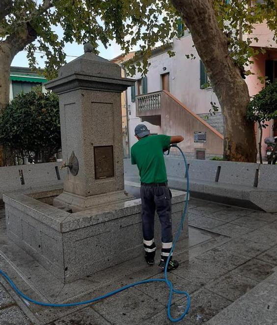 La piazzetta di granito ripulita e bellissima