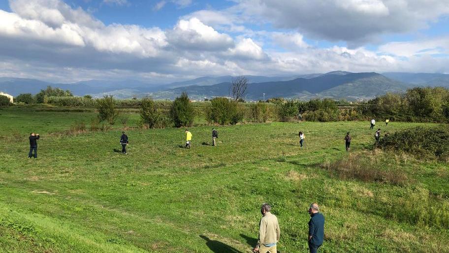 Tutti pazzi per la pietra nera ma la meteorite non si trova