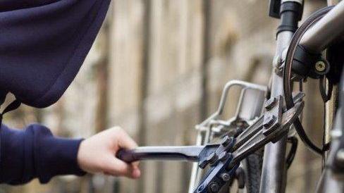 Tenta di rubare una bici Inseguito e arrestato