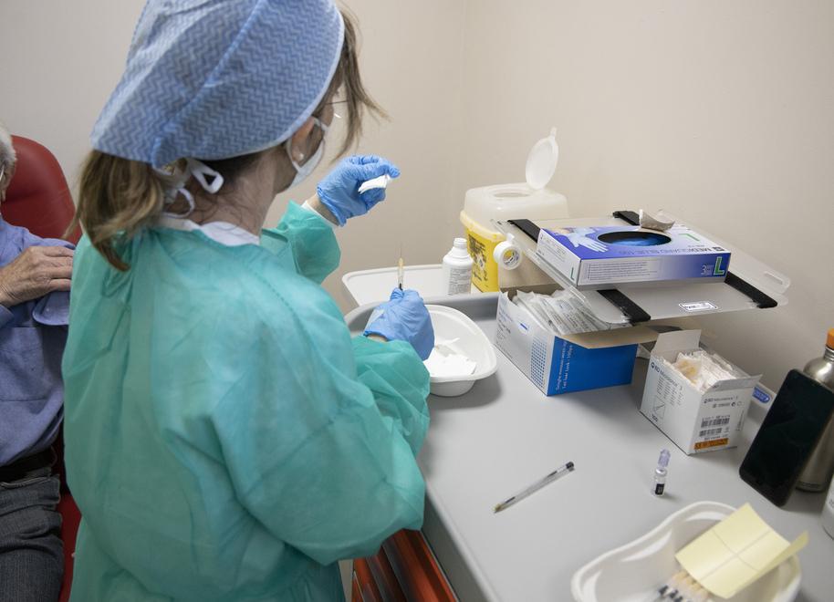 No vax morto, la verità nei pc e cellulare 