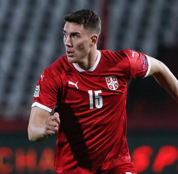 Dusan Vlahovic con la maglia della Nazionale serba