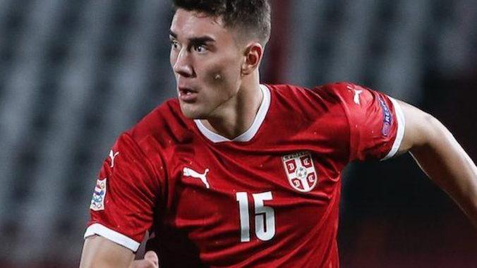 Dusan Vlahovic con la maglia della Nazionale serba