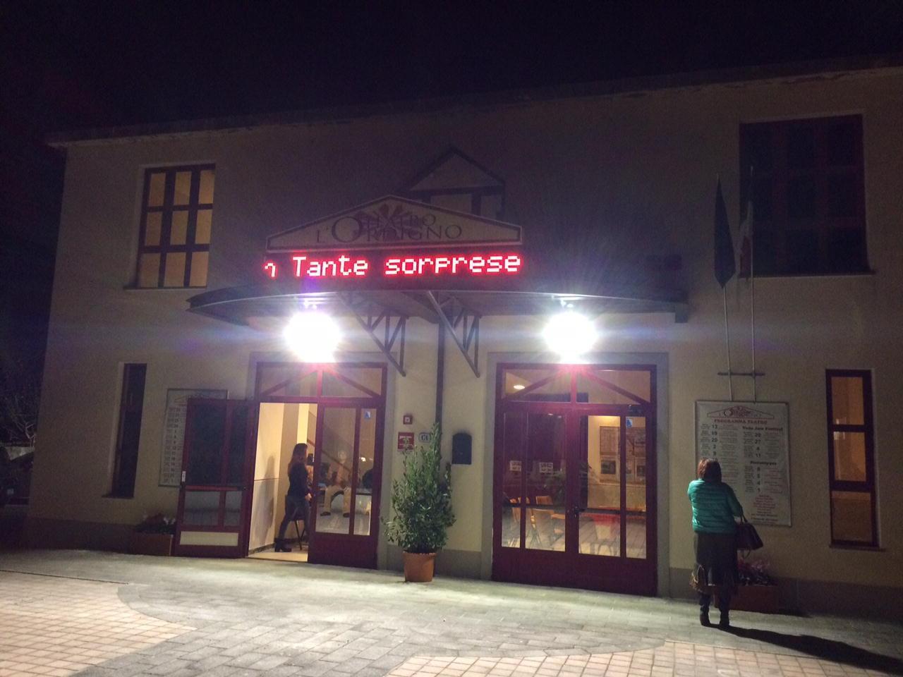 Il teatro Ordigno a Vada in una serata di spettacoli
