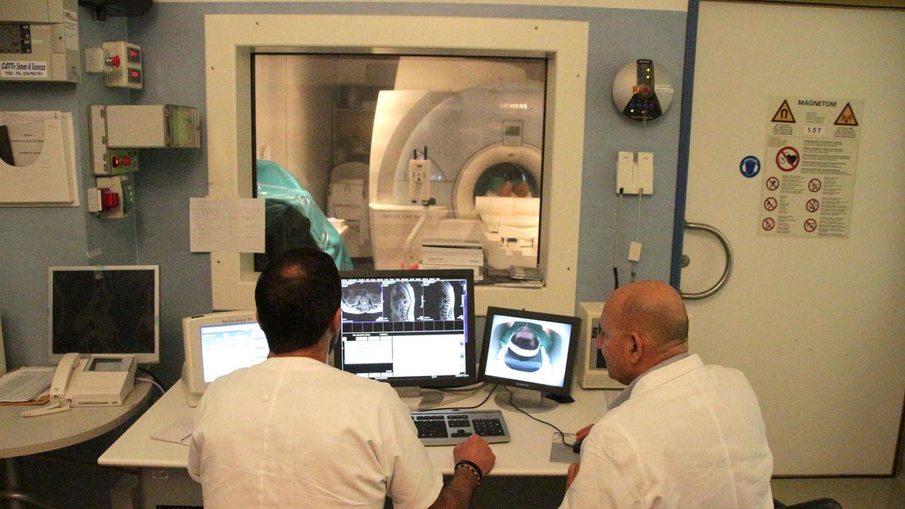 Una risonanza eseguita all’interno di una Asl toscana