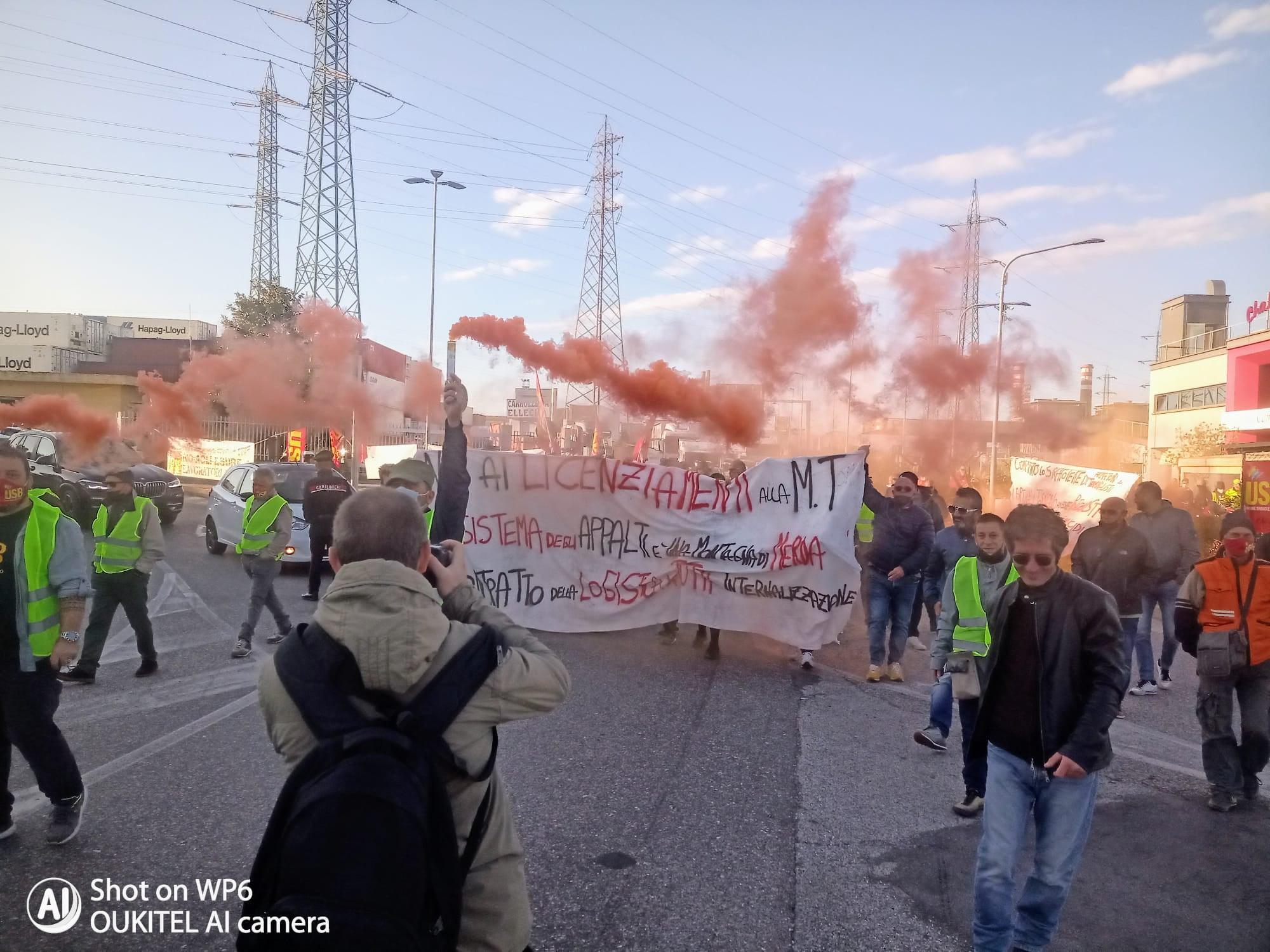 La manifestazione dell'Usb nell'area nord della città