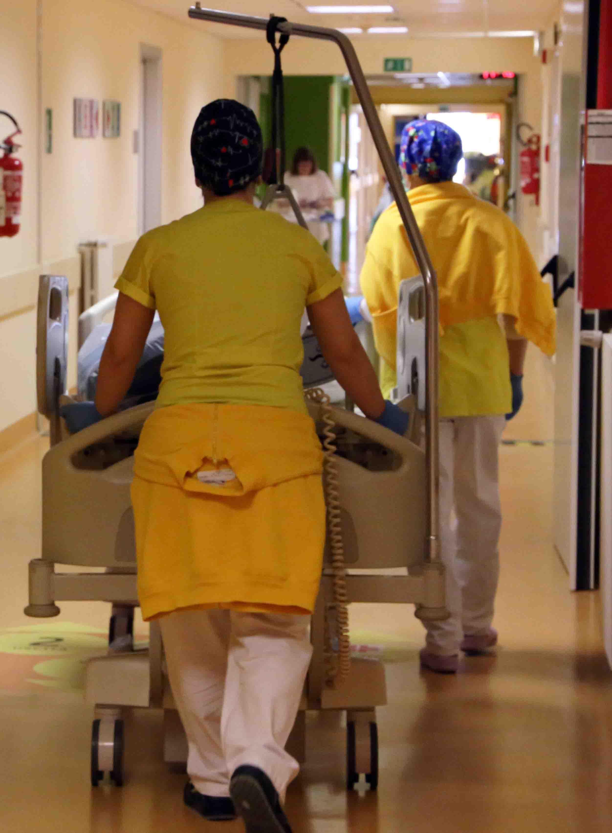 Covid, dopo due mesi in ospedale muore paziente di 44 anni